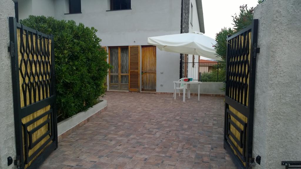 カーラゴノネCasa Degli Oleandri Sul Cortile R6314アパートメント エクステリア 写真